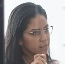 Ana Souza - Moradora satisfeita com box de vidro e sacada