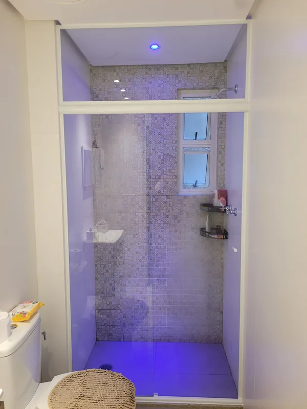Box de vidro até o teto de alto padrão em condomínio horizontal em Gravataí