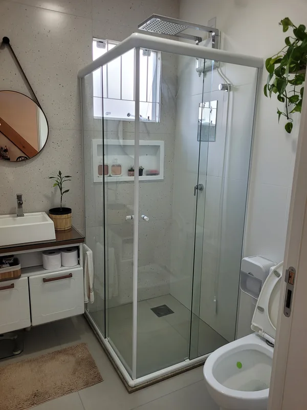Box de vidro incolor 8mm instalado em banheiro residencial em Alvorada RS