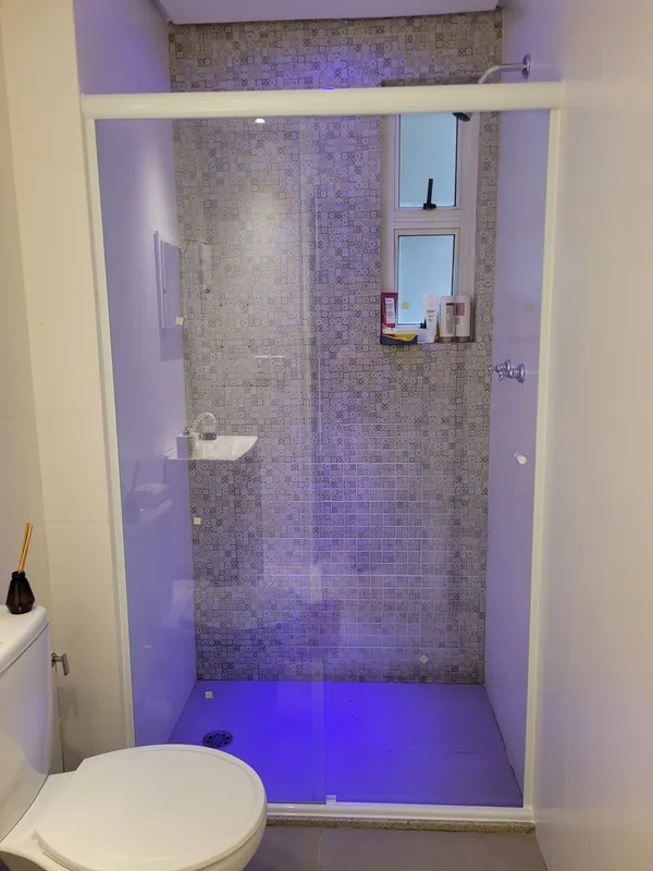 box de vidro incolor perfil branco vendido e colocado em Viamão RS