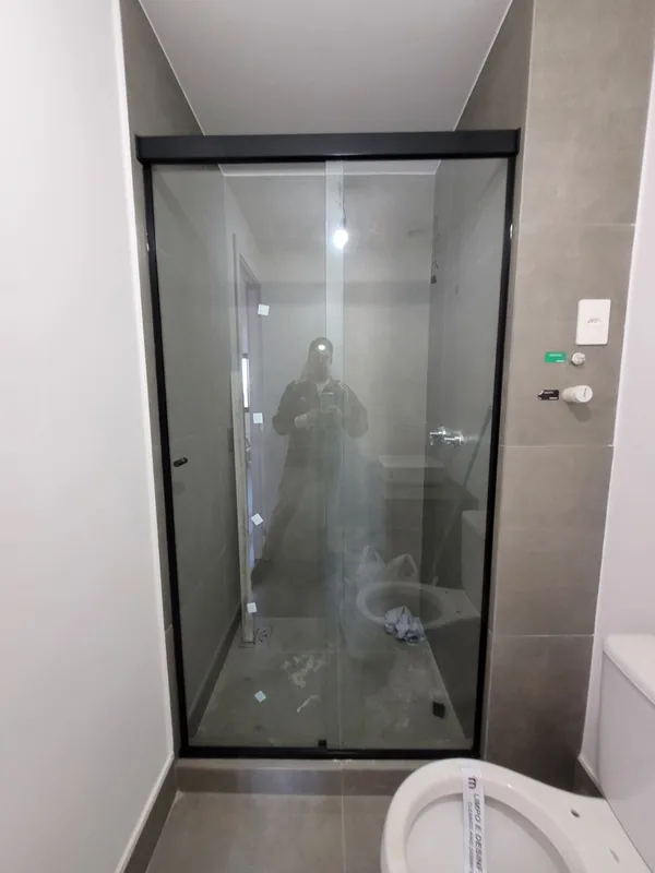 Box de vidro temperado instalado em banheiro residencial em Sapucaia do Sul RS