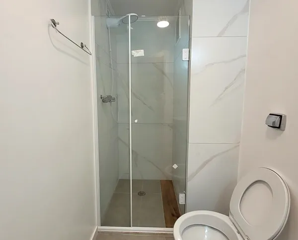 Box de vidro de abrir com dobradiças - Modelo elegante